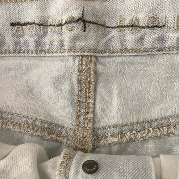 New American Eagle Distressed Light Wash Button Fly 90s Boyfriend Shorts size 10 - Picture 4 of 7